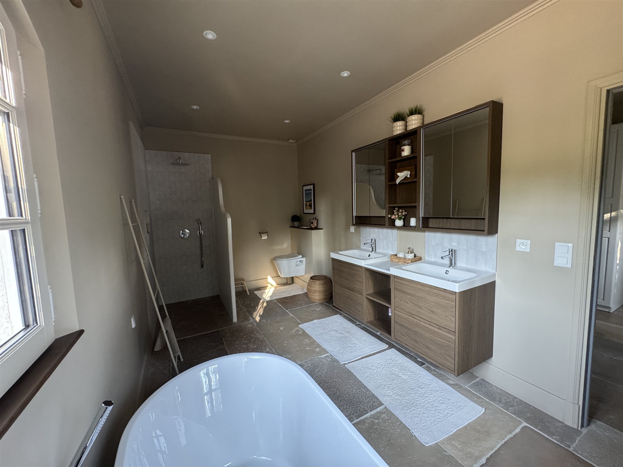 La douche et la double vasque de Suite Amore